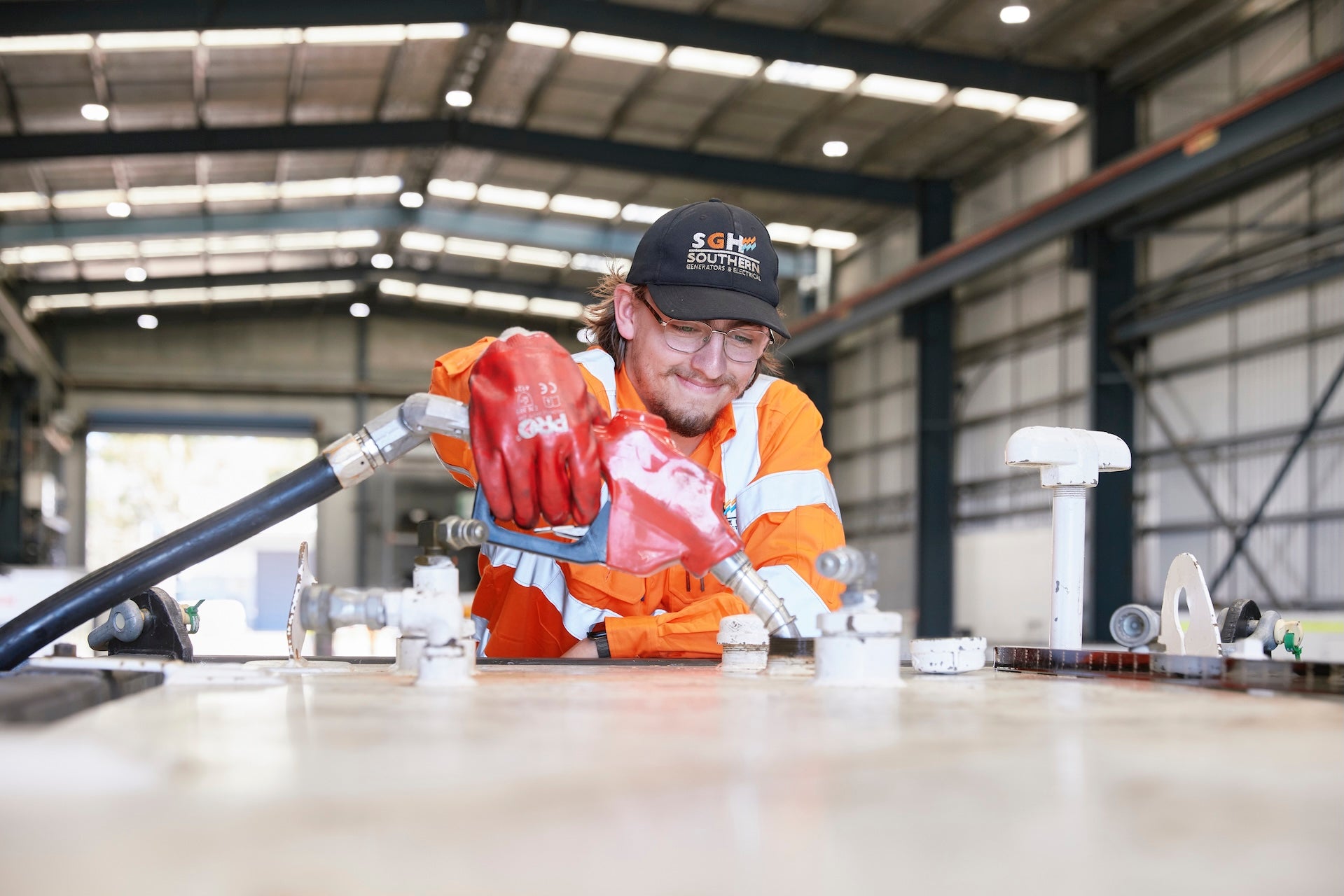 sgh tech filling a generator with fuel